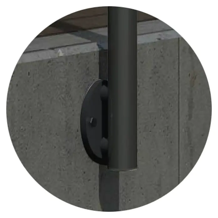 Sogem Balaustrada Clean lateral - 150 x 100 cm, Aluminio, Negro - Primer plano de una lámpara de pared negra y elegante. Su diseño moderno se integra perfectamente en cualquier entorno exterior.