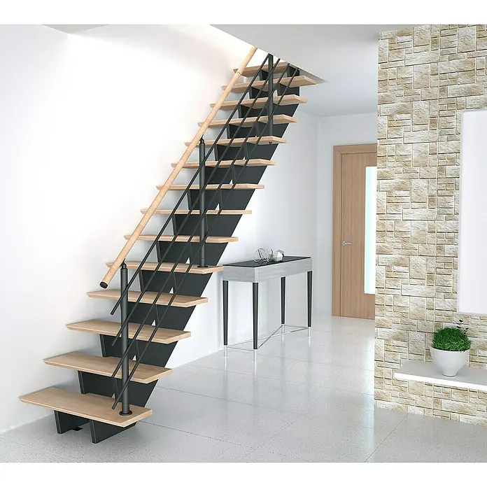 Sogem Escalera principal Biax - Haya, Ancho: 85 cm, Recto, Altura de planta: 300 cm - Una escalera moderna con peldaños de madera y una barandilla de metal negra, instalada en una habitación luminosa.