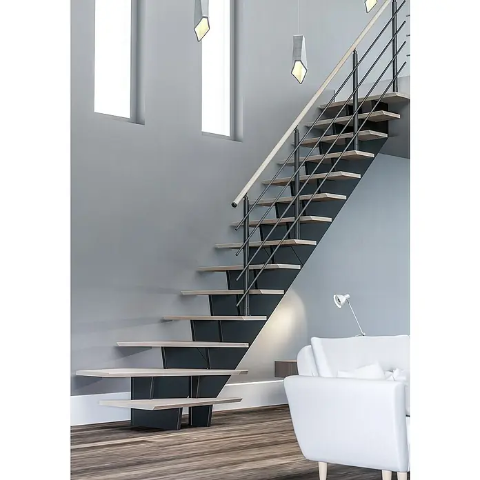 Sogem Escalera principal Biax - Haya, Ancho: 85 cm, 1/4 espiral derecha, Altura de planta: 300 cm - Escalera moderna con peldaños de madera y barandilla negra. Su diseño es minimalista y encaja bien en un interior moderno.
