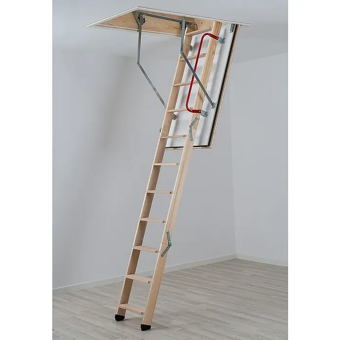 Sogem Escalera escamoteable Fire Pro REI45 - Aislamiento térmico: 1,2 W/(m²K) - Escalera de ático de madera con pasamanos rojo desplegada desde el techo, con mecanismo plegable visible.