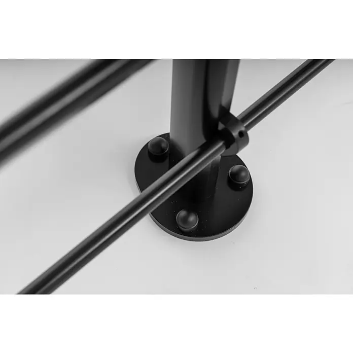 Sogem Balaustrada Pure Black - 150 x 102 cm, Aluminio, Negro - Primer plano de un moderno soporte negro para toallas con un diseño minimalista, ideal para agregar un toque elegante a cualquier baño.