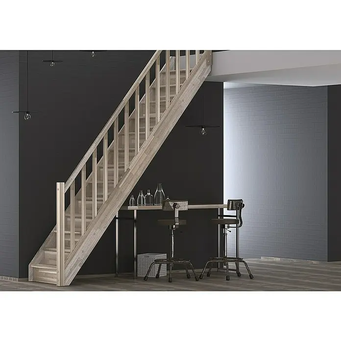 Sogem Escalera principal Tradi Eco - Roble, Ancho: 80 cm, Recto, Altura de planta: 285 cm - Foto interior de una escalera de madera clara sobre una pared de ladrillos oscura, irradiando un diseño moderno y minimalista.