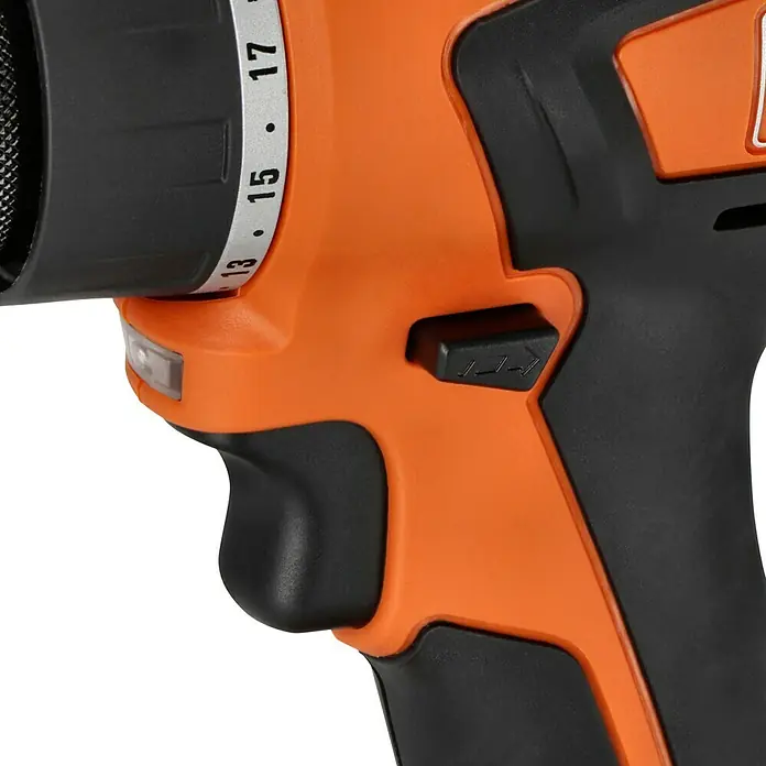 Fein Maschinen-Set Das Combo Kit Professionell AMM 300 Plus & ABSU 12 -  - Nahaufnahme einer orangefarbenen Bohrmaschine, die Details wie Drehmomenteinstellungen und Richtungsschalter zeigt.