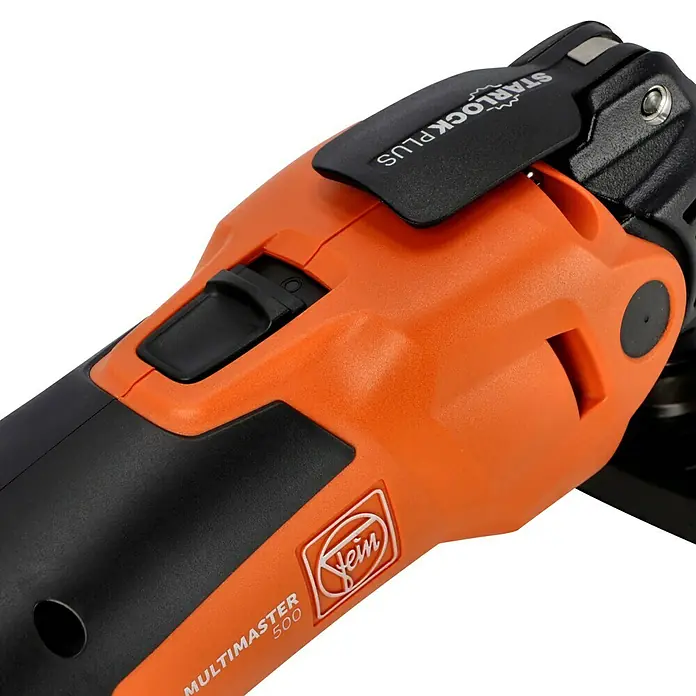 Fein Elektro-Multifunktionswerkzeug MultiMaster MM 500 Plus - 350 W, STARLOCK-System - Detailaufnahme eines FEIN Multimaster 500 Elektrowerkzeugs in Orange und Schwarz mit STARLOCK PLUS Schnellspannsystem.