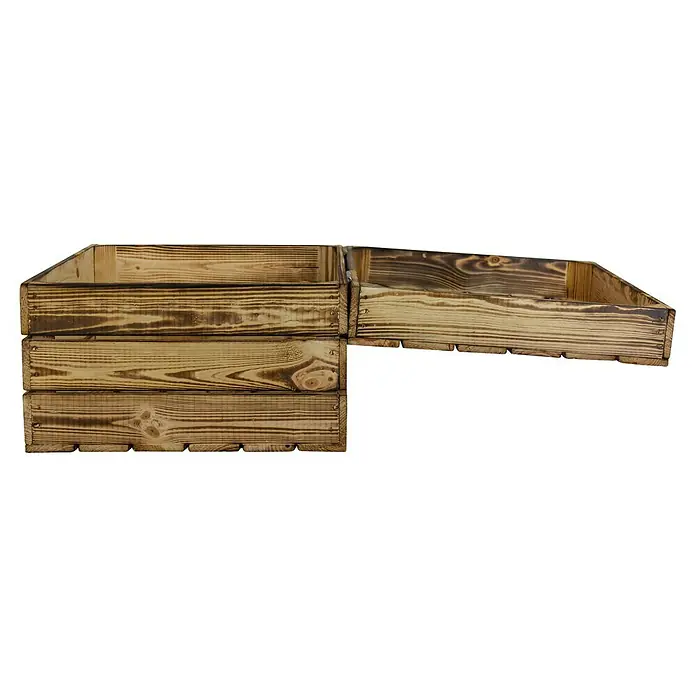 Holzkiste Assos - L x B x H: 40 x 32 x 22 cm, Braun - Braun gebeizte, rustikale Holzkisten, gestapelt und teilweise geöffnet, die vielseitige Aufbewahrung und einen Hauch von Vintage-Charme bieten.