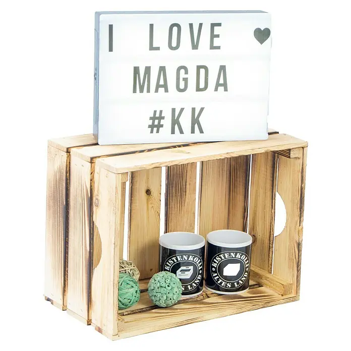 Holzkiste Magda - L x B x H: 40 x 30 x 23 cm, Geflammt - Dekorative Holzbox mit Leuchtkasten "I LOVE MAGDA", zwei Tassen und Zierkugeln. Perfekt für ein gemütliches Ambiente und persönliche Botschaften.