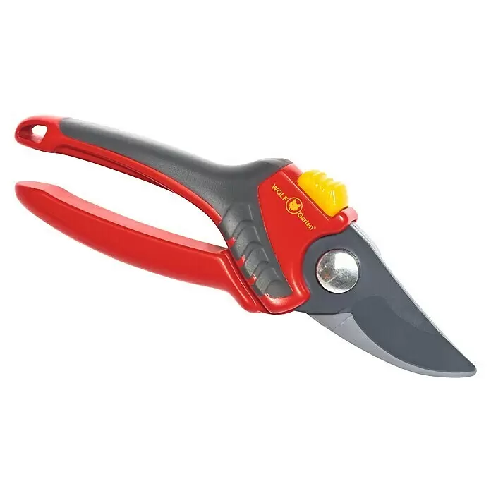 Wolf-Garten Gartenschere RR 2500 - Bypass, Max. Aststärke: 22 mm - Rote und graue Gartenschere mit gelbem Sicherheitsverschluss und dunklen Klingen, mit „WOLF Garten“-Logo.
