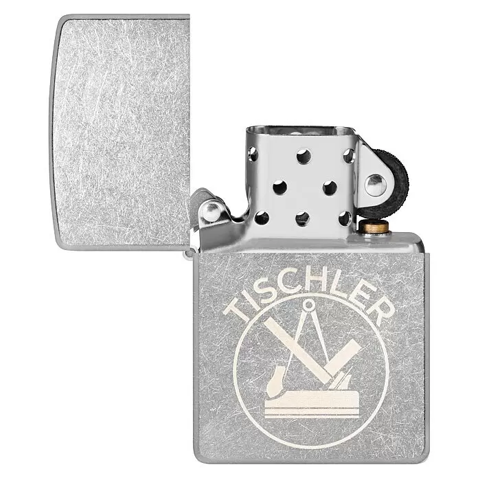 Zippo Sturmfeuerzeug Classic Street Chrome™ - Tischler - Offenes silbernes gebürstetes Metallfeuerzeug mit eingraviertem 'TISCHLER'-Logo, Kompass und Hobel.