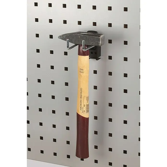 Wolfcraft Juego de ganchos para panel perforado - 3 pzs. - Martillo con mango de nogal americano en un soporte de herramientas de panel perforado.