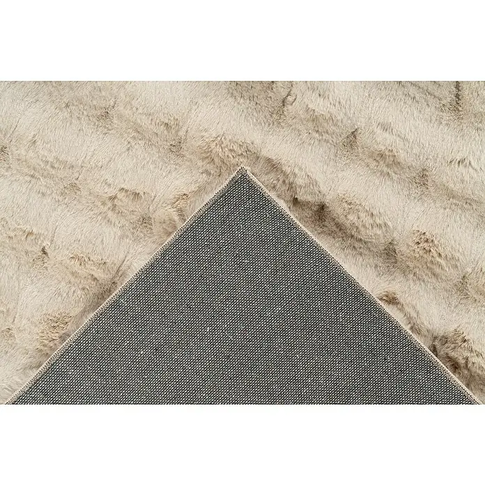 Hochflorteppich Harmony - Beige, 230 x 160 cm, 100 % Polyester (Flor) - Nahaufnahme eines beigen Zottelteppichs, der umgeschlagen wurde, um die graue Unterseite zu zeigen.