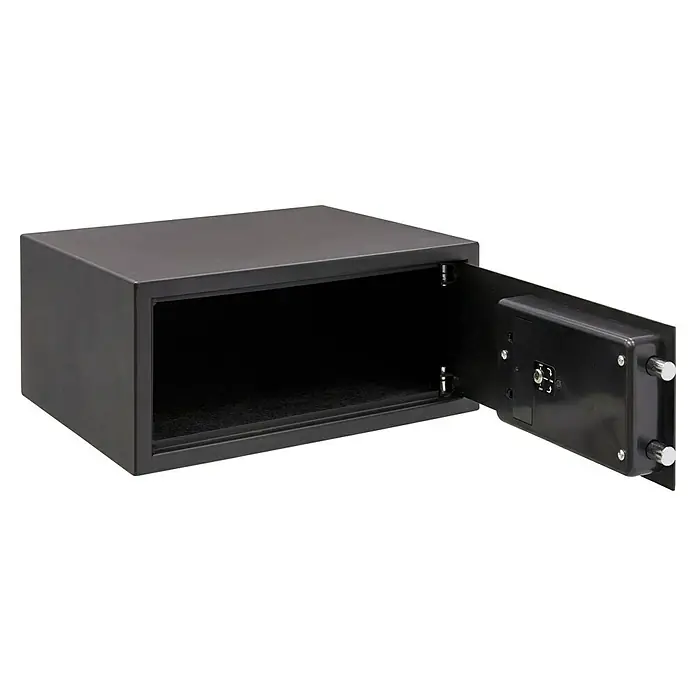 Arregui Caja fuerte para hotel Eco Resort S3 - L x An x Al: 350 x 430 x 200 mm, Códigos de usuario, 24 l - Se muestra una caja fuerte negra con la puerta abierta y un bloqueo electrónico, que proporciona seguridad para los objetos de valor en una oficina o en casa.