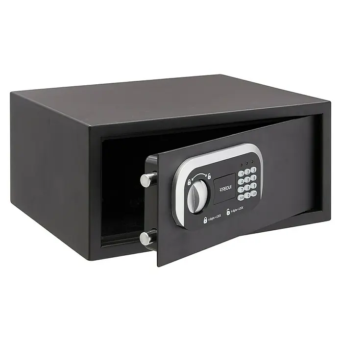 Arregui Caja fuerte para hotel Eco Resort S3 - L x An x Al: 350 x 430 x 200 mm, Códigos de usuario, 24 l - Una caja fuerte negra con la puerta entreabierta, que muestra un botón de combinación y un teclado para guardar objetos de valor de forma segura.