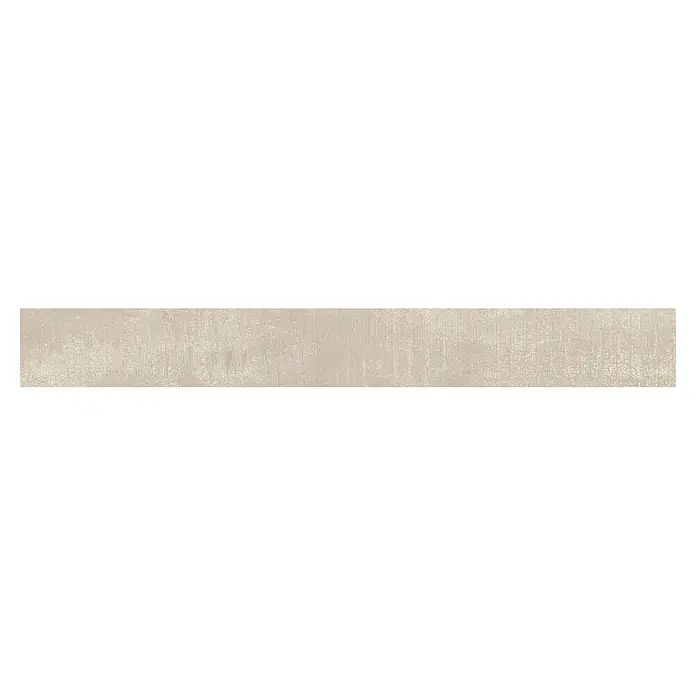 Atlas Concorde Solution Yorkshire Sockelfliese Almond - 7,2 x 60 cm, Beige, Matt - Nahaufnahme einer eleganten, beigen Textiltapete mit feinen, subtilen Mustern für ein stilvolles und dezentes Ambiente.