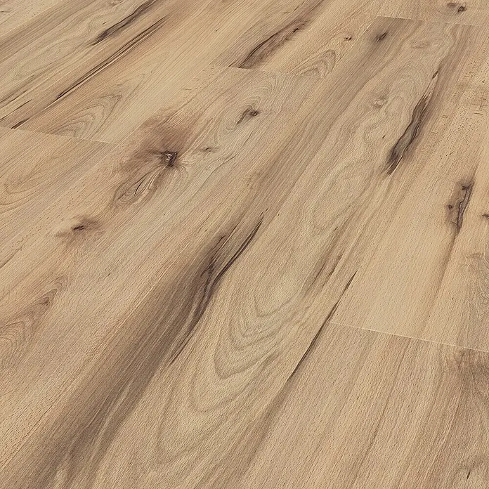 LOGOCLIC Family Laminatmuster Buche Varese - 297 x 192 x 7 mm, Landhausdiele - Nahaufnahme von hellbraunem Holzlaminatboden mit dunkleren Astlöchern und Maserungen, der eine natürliche Holzoptik vermittelt.