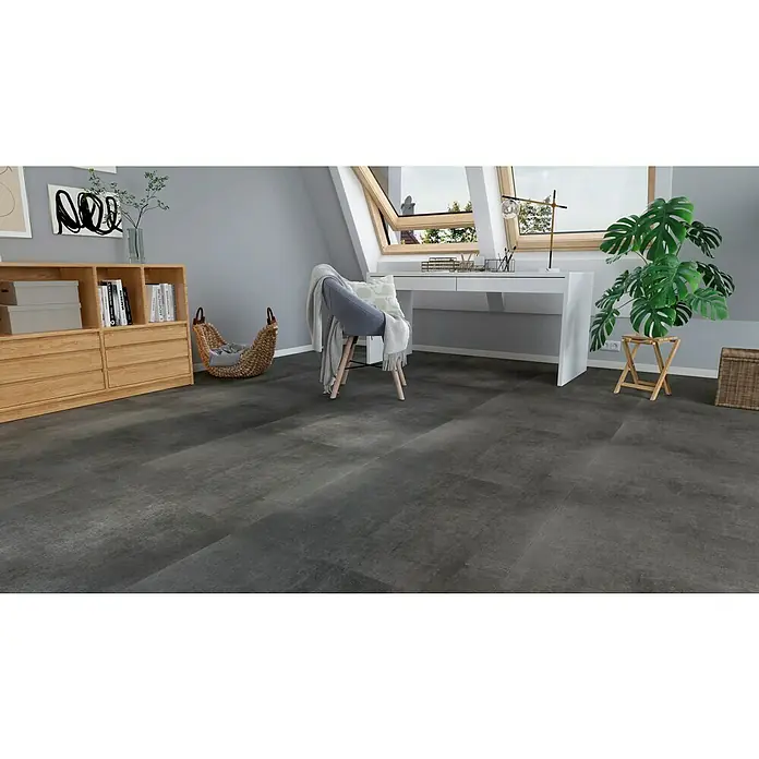 Feinsteinzeugfliese One - 74,5 x 74,5 cm, Anthrazit, Matt - Ein moderner Raum mit grauem Bodenbelag, der eine stilvolle und zeitgemäße Atmosphäre schafft. Ideal für Wohn- und Arbeitsbereiche, die Eleganz suchen.