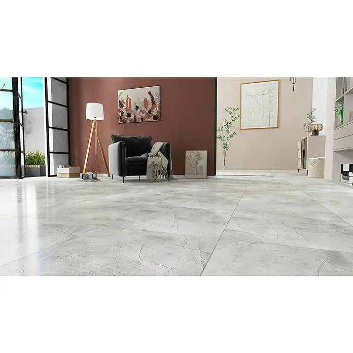 Feinsteinzeugfliese Pulpis - 60 x 60 cm, Grau, Glänzend - Einladendes Wohnzimmer mit glänzendem, grauem Fliesenboden, der den Raum optisch vergrößert und ihm eine moderne Note verleiht.