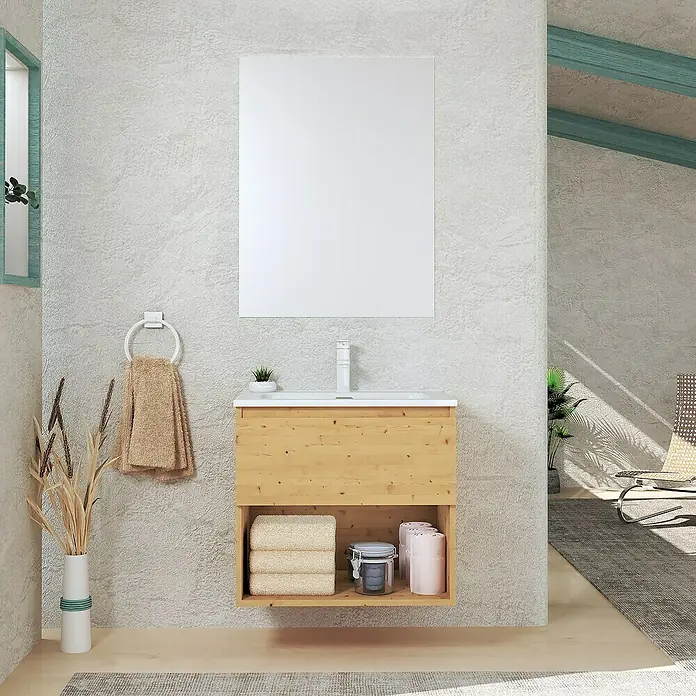 Artysan Conjunto de mueble de baño Vela - Ancho: 60 cm, Pino, 3 pzs. - Elegante baño con un lavabo de madera clara, un espejo minimalista y elementos decorativos que crean un ambiente cálido.
