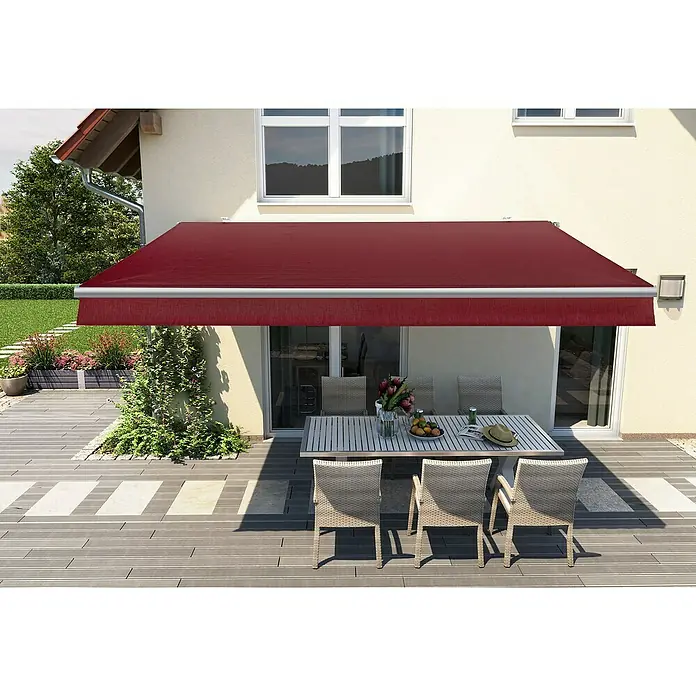 Solid Elements Gelenkarmmarkise Berlin solar - Bordeaux Rot, Breite: 4 m, Ausfall: 2 m - Terrasse mit roter Markise, Tisch und Stühlen. Die Markise spendet Schatten und schützt vor Sonne. Perfekt für entspannte Stunden im Freien.