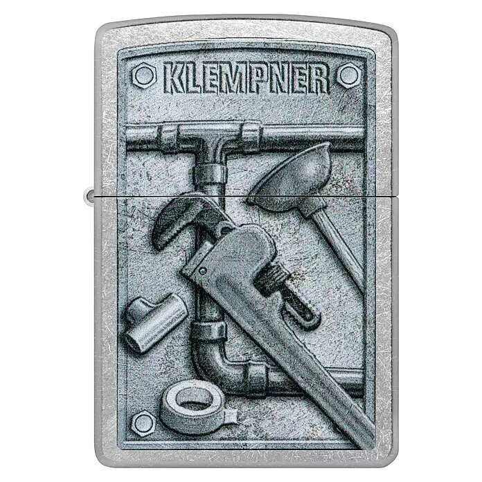 Zippo Sturmfeuerzeug Classic Street Chrome™ - Klempner, Einfarbig - Silbernes Zippo-Feuerzeug mit geprägten Installationswerkzeugen und 'KLEMPNER'-Schriftzug.