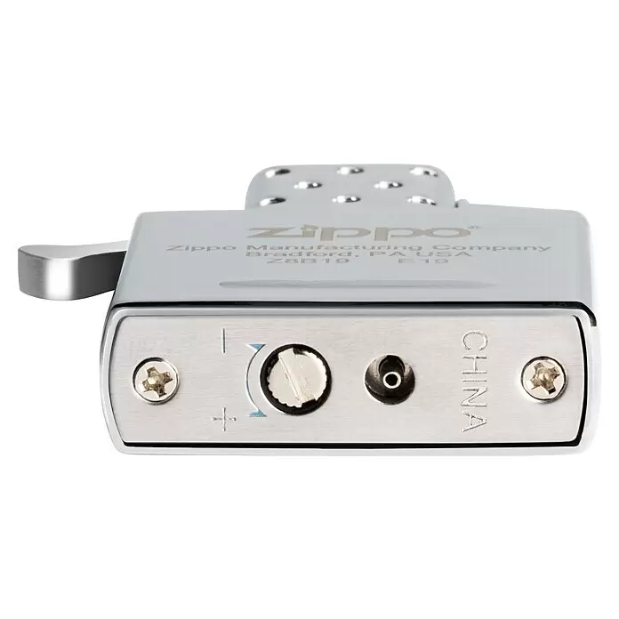 Zippo Einzelbrenner-Einsatz - Passend für: Zippo Sturmfeuerzeuge Classic Street Chrome™ - Silberner Zippo Handwärmer unten: Einfüllöffnung, Brennerzugang, Schrauben, und 'Zippo', 'CHINA' Schriftzug.