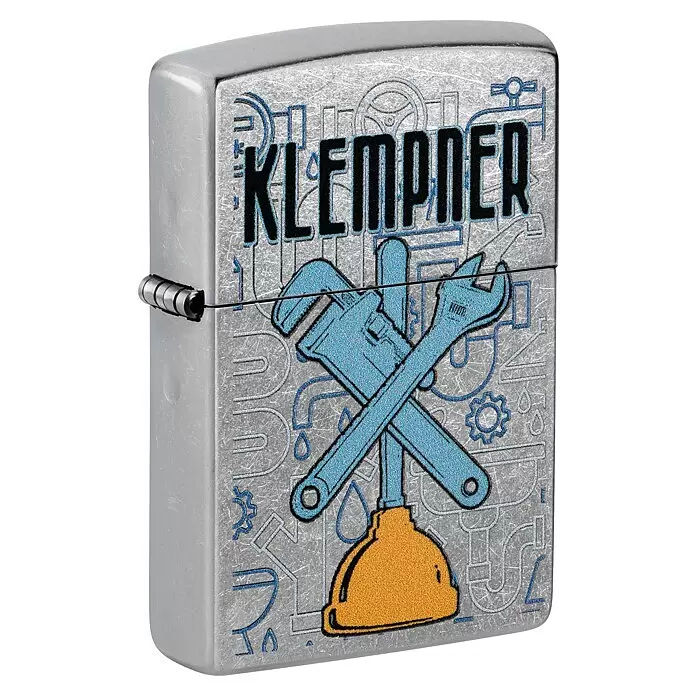 Zippo Sturmfeuerzeug Classic Street Chrome™ - Klempner, Mehrfarbig - Diagonale Ansicht