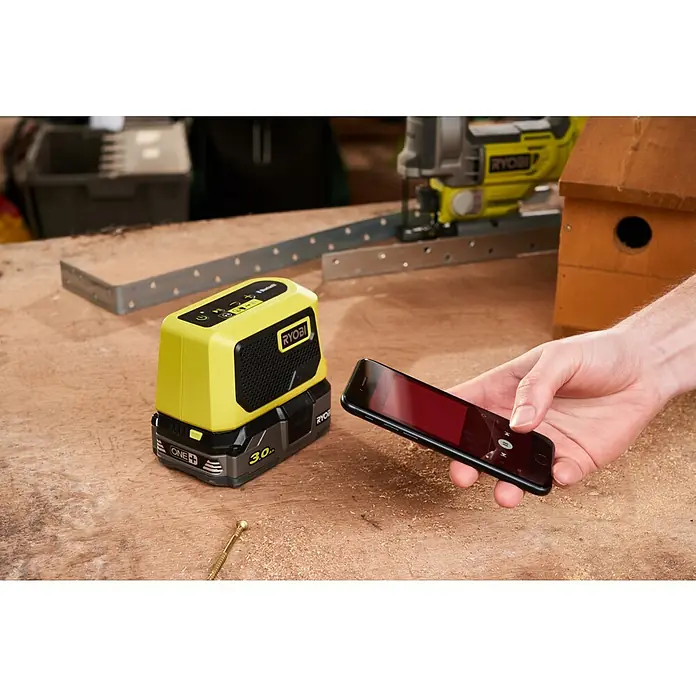 Ryobi ONE+ Akku-Bluetooth-Radio RBTM18-0 - 5 W, Ohne Akku - Ryobi ONE+ Akku-Lautsprecher mit Bluetooth-Funktion, ideal für Baustellen und Heimwerker.