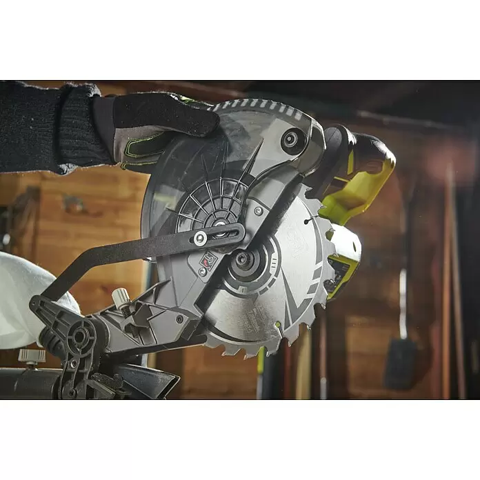 Ryobi ONE+ Akku-Kapp- & Gehrungssäge RMS18190-0 - 18 V, Ohne Akku, 3.600 U/min - Detailaufnahme