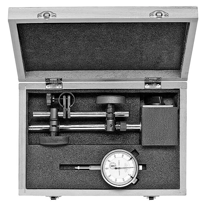 Scala Messzeugsatz - 2 -tlg. - Graues Präzisionsmessgerät-Set mit Messuhr und Metallkomponenten, in einer Holzkiste mit passendem Schaumstoffeinsatz.