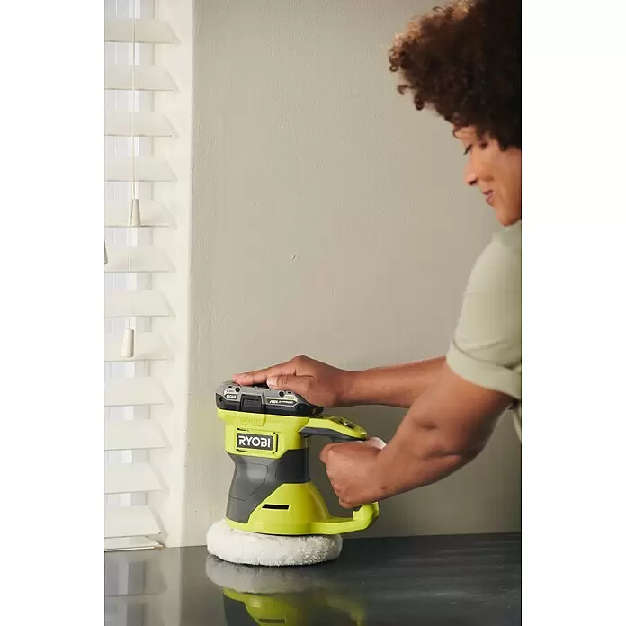 Ryobi ONE+ Akku-Poliermaschine RBP18150-0 - Ohne Akku, Leerlaufdrehzahl: 1.500 U/min - 4.500 U/min - Anwendungsbeispiel