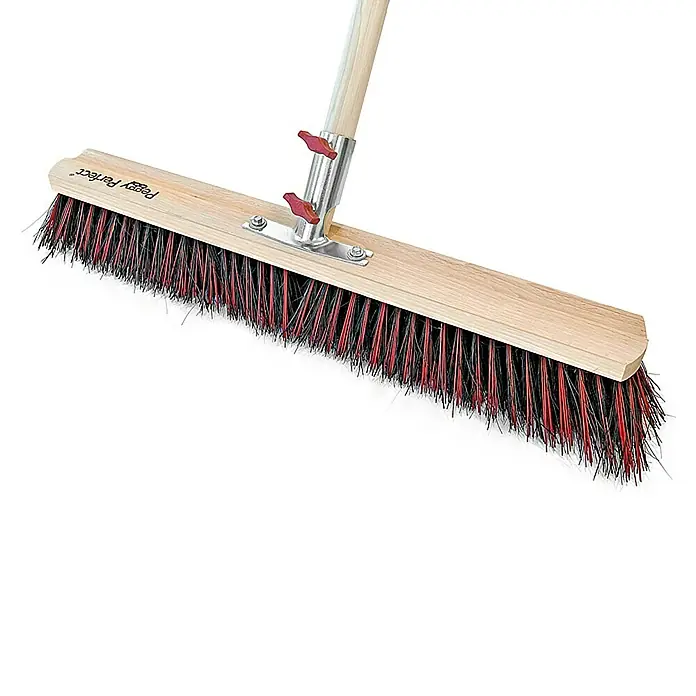 Peggy Perfect Tiger Saalbesen - Breite Besen: 60 cm, Material Borsten: Super Mix - Peggy Perfect Breitstrassenbesen mit Holzstiel. Der Straßenbesen ist ideal für die Reinigung von Gehwegen und anderen Flächen.