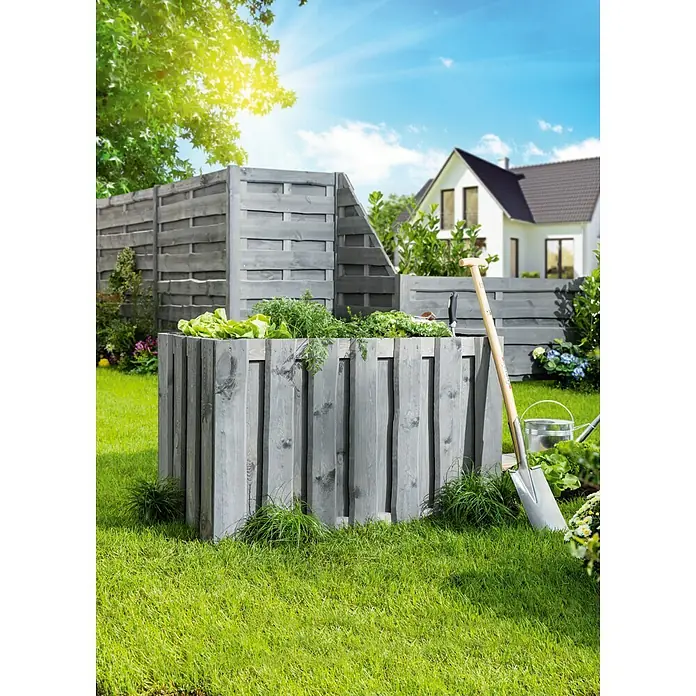 Hochbeet Nevada - 59 x 119 x 72 cm, Holz, Grau - Hochbeet aus Holz im Garten. Der erhöhte Pflanzkasten ist mit Salat und Kräutern bepflanzt, im Hintergrund ein Haus und ein Holzzaun.