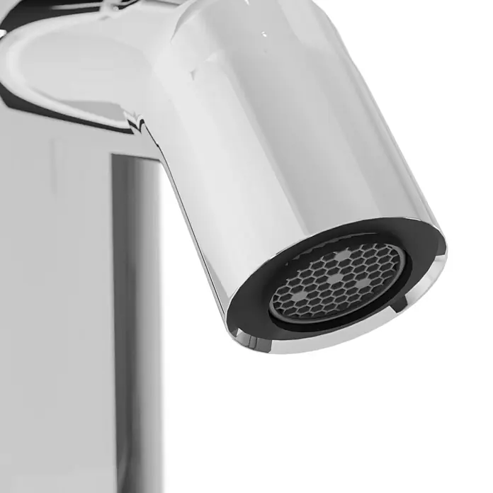 Grohe Essence Waschtischarmatur S-Size - Chrom, Glänzend - Nahaufnahme eines modernen, glänzenden Wasserhahns mit einem Wabendesign am Auslauf für einen gleichmäßigen Wasserfluss.