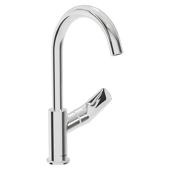 Hansgrohe Logis Waschtischarmatur 210 - Chrom, Glänzend - Nahaufnahme eines verchromten Einhebelmischers mit gebogenem Auslauf und einem eleganten Hebel für eine stilvolle Badgestaltung.