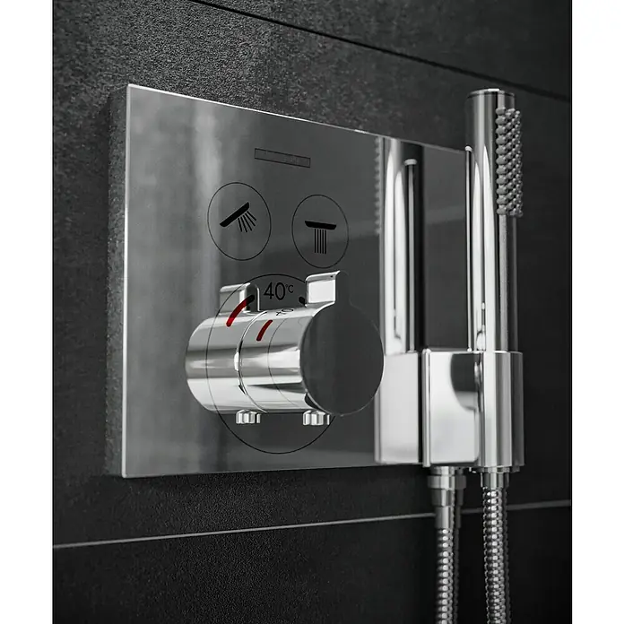 Hansgrohe UP-Thermostatarmatur ShowerSelect mit Fixfit und Portereinheit - Chrom, Glänzend - Bild einer modernen Duscharmatur mit Temperaturregler auf 40°C und Handbrause. Hochwertiges Design für ein elegantes Badezimmer.