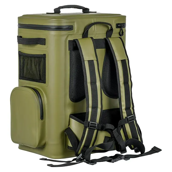 Petromax Kühlrucksack - Volumen: 27 l, Oliv, L x B x H: 44,5 x 34 x 54,5 cm - Hier ist ein grüner Kühlrucksack mit schwarzen Akzenten und verstellbaren Trägern, ideal für Outdoor-Abenteuer.