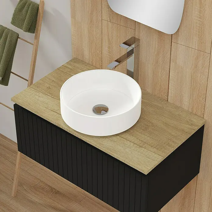 Artysan Conjunto de mueble de baño Yako - Ancho: 80 cm, Negro, 3 pzs. - Primer plano de un moderno tocador con lavabo redondo sobre encimera y tapa de madera. El diseño minimalista se complementa con detalles en negro.