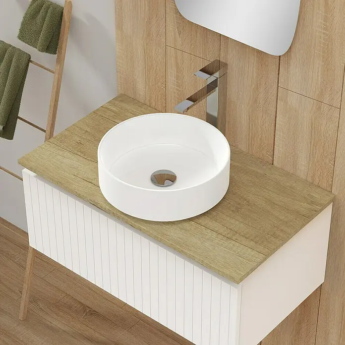 Artysan Conjunto de mueble de baño Yako - Ancho: 80 cm, Blanco seda, 3 pzs. - Primer plano de un tocador de baño moderno con un lavabo redondo y una encimera de madera.