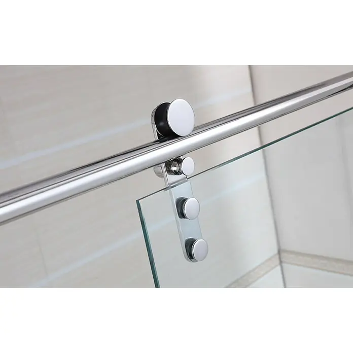 GME Mampara de ducha frontal Moving - 135 x 199 cm, Espesor de vidrio: 8 mm, Cromo - Primer plano de una puerta corredera de vidrio con herrajes plateados y sistema de rodillos, ideal para interiores modernos.