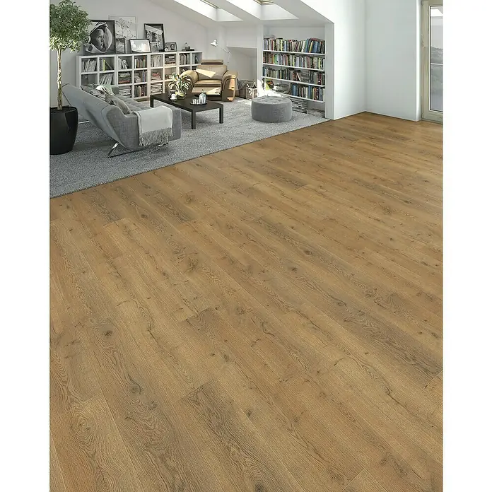 Living by Haro Laminatmuster Sonderedition Eiche Lombardia - 290 x 193 x 7 mm, Landhausdiele - Helles Wohnzimmer mit Laminatboden in Holzoptik, das eine warme und einladende Atmosphäre schafft. Der Boden harmoniert perfekt mit der Einrichtung.