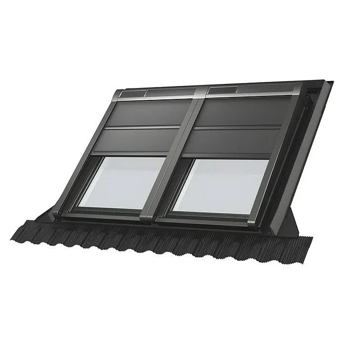 Velux Hitzeschutz-Markise Solar SSS - Passend für Fenstertyp: GGU, GGL, GPU, GPL, GHU, GHL, Passend für Fenstergröße: PK06, P06 - Ansicht von Dachfenstern mit Rollläden, die für effektiven Sonnenschutz und Verdunkelung in einem Dachzimmer sorgen.
