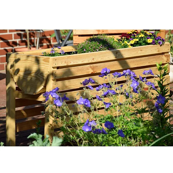 Dobar Hochbeet XL - 100 x 45 x 60 cm, Holz, Natur - Nahaufnahme eines hölzernen Blumenkastens voller bunter Blumen im Freien, der eine natürliche und lebendige Atmosphäre schafft.