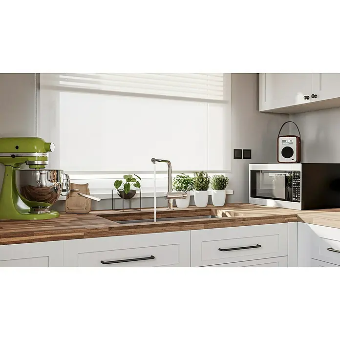 Grohe Spültischarmatur Minta - L-Auslauf, Chrom, Glänzend, Ausziehbar - Nahaufnahme einer Küche mit einer grünen Küchenmaschine und einer Mikrowelle.