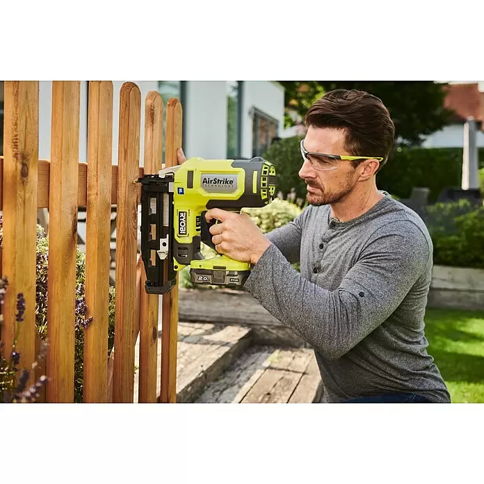 Ryobi ONE+ Akku-Nagler R16GN18-0 - 18 V, Ohne Akku, Länge Nagel: 19 mm - 64 mm - Anwendungsbeispiel