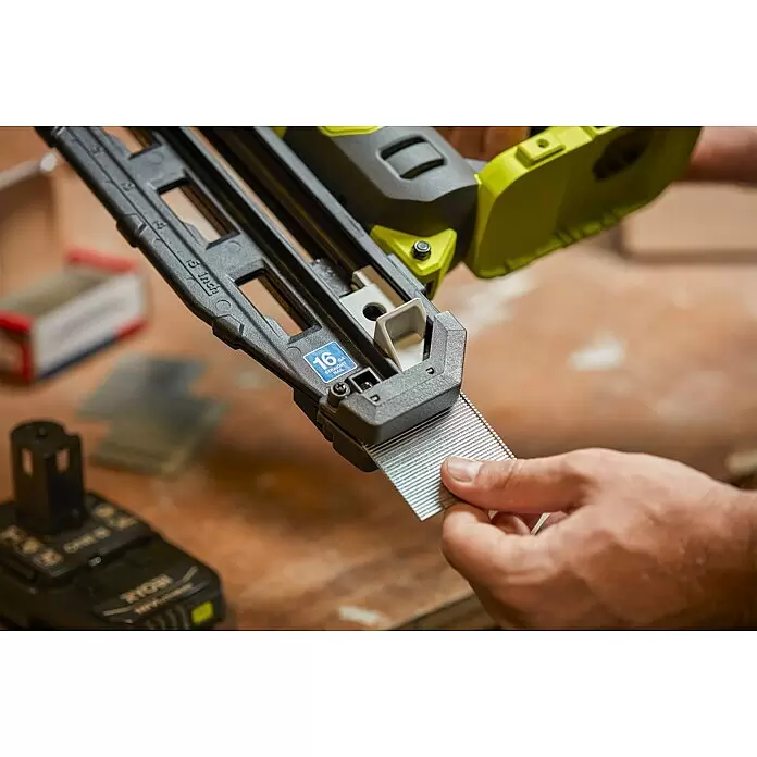 Ryobi ONE+ Akku-Nagler R16GN18-0 - 18 V, Ohne Akku, Länge Nagel: 19 mm - 64 mm - Anwendungsbeispiel