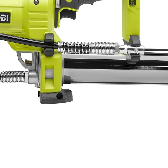 Ryobi ONE+ Maschinenpaket - Akku-Fettpresse R18GG-0 + gratis Starter-Kit - Detailaufnahme einer Ryobi-Nagelpistole, die die Konstruktion und Merkmale des Werkzeugs hervorhebt.
