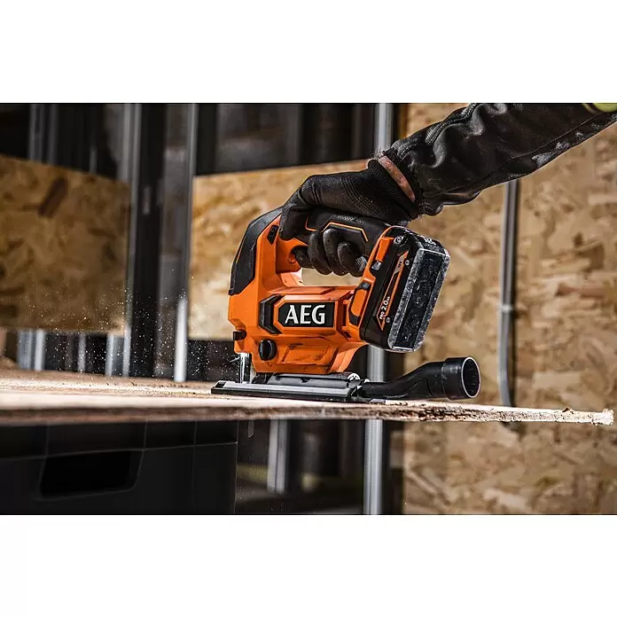 AEG Pro 18V Akku-Stichsäge BST 18X2 - 18 V, Ohne Akku, Leerlaufhubzahl: 0 /min - 3.000 /min - Anwendungsbeispiel