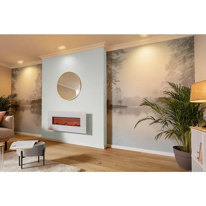 swingcolor Soft Colors Wandfarbe - Smoke, Matt, 10 l - Ein modernes Wohnzimmer mit einem stilvollen elektrischen Kamin an einer hellblauen Wand, darüber ein runder Spiegel, der den Raum aufwertet.