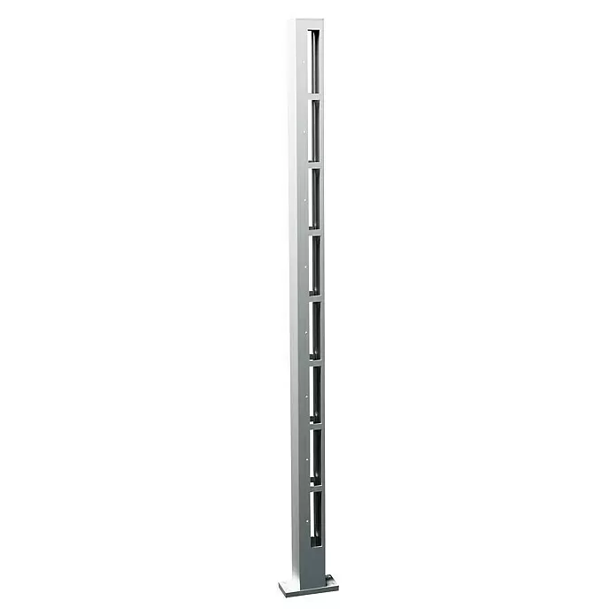 Recal Zaunpfosten Karlsdal - Höhe: 174 cm, Mittelpfosten, Natur eloxiert, Aluminium - Hellgraue Metall-Pollerleuchte mit rechteckigen Aussparungen und kleinen Löchern.