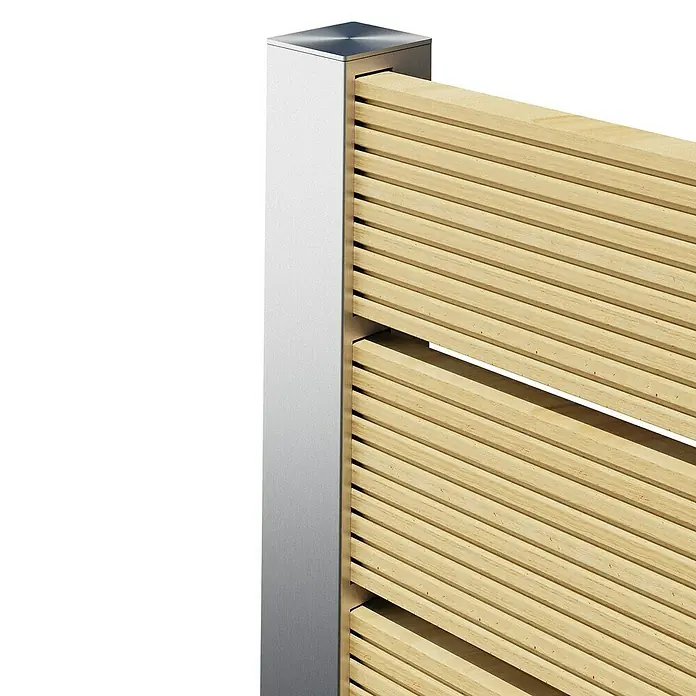 Recal Zaunpfosten Karlsdal - Höhe: 141 cm, Mittelpfosten, Natur eloxiert, Aluminium - Nahaufnahme eines modernen Holzlamellenzauns mit Edelstahlpfosten.