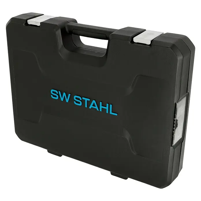 SW-Stahl Steckschlüssel-Set - 184 -tlg. - Nahaufnahme eines schwarzen SW Stahl Werkzeugkoffers mit Tragegriff und silbernen Verschlüssen vor dunklem Hintergrund.